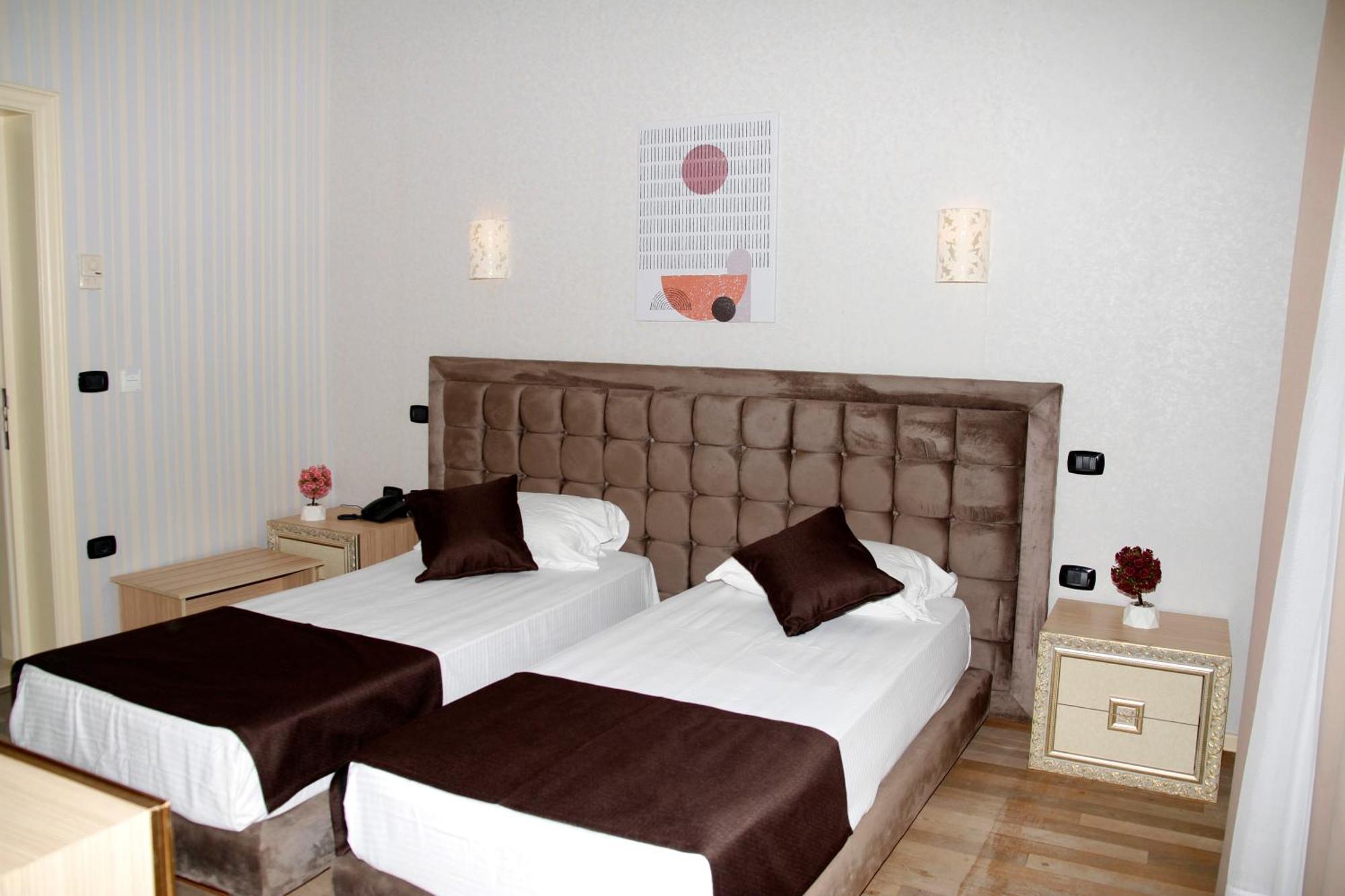 Amh Hotel Durres Exterior photo