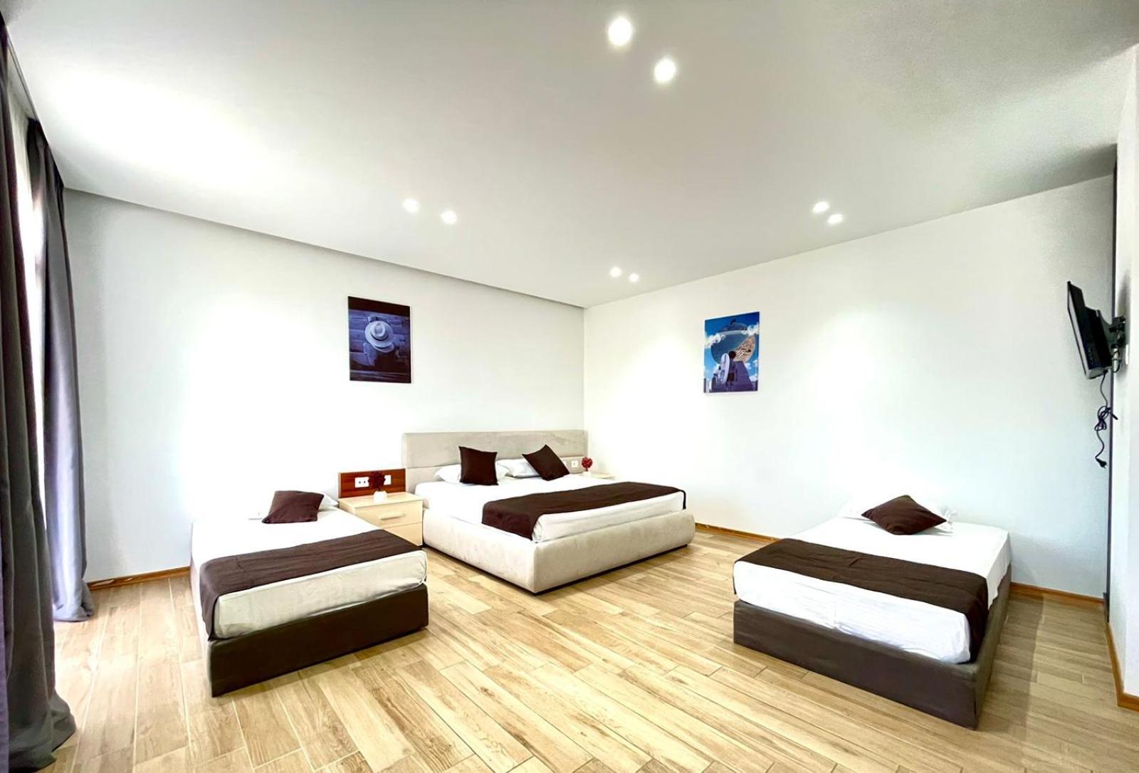 Amh Hotel Durres Exterior photo